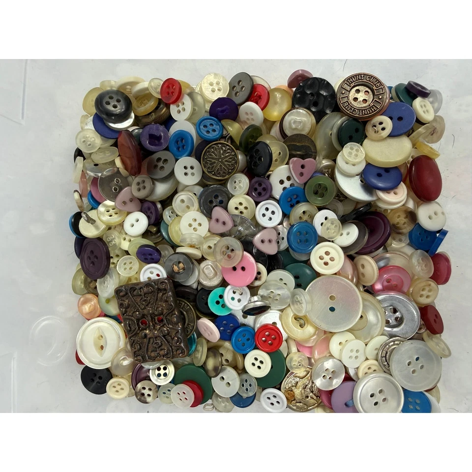 Assorted Bulk Lot Craft Sewing Buttons Vintage Mix - Image 3 of 4