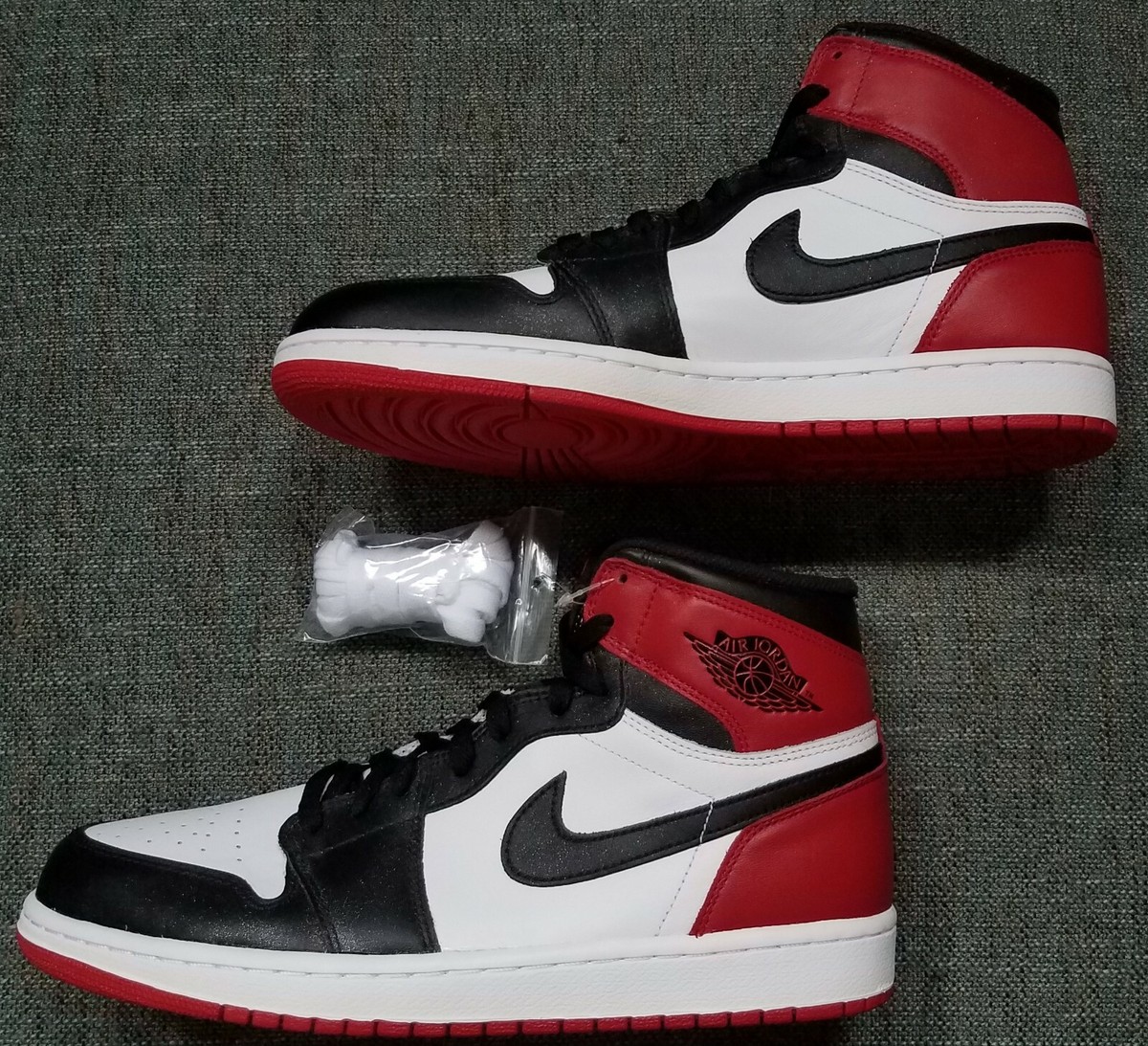 Nike Air Jordan 1 Retro High OG Black Toe 2013 US Size 10.0 Nike Air Jordan 1 Retro High OG Black Toe 2013 US Size 10.0