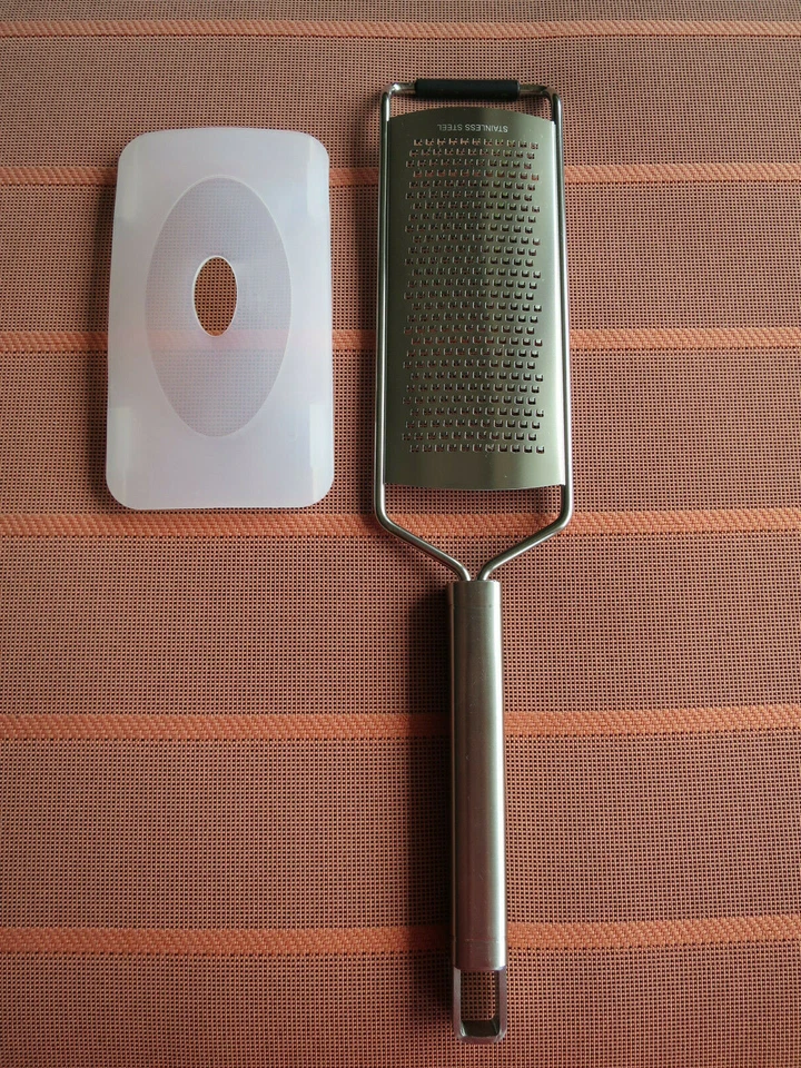 DEPOT Feinreibe breit Käsereibe Küchenreibe Handreibe Multifunktion 31,5x6,5cm