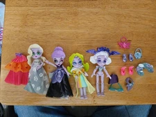 Capsule Chix Lot Of 4