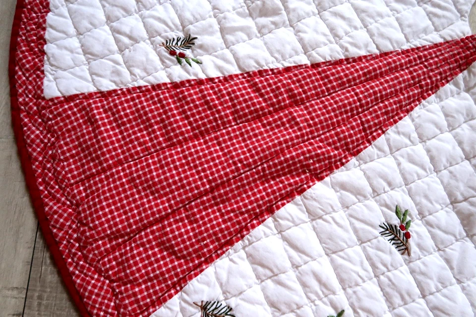 Williamsburg Quilted Christmas Tree Skirt Embroidered Gingham & Pinecones - Image 4 of 4