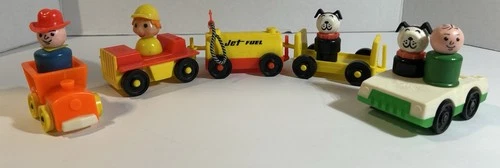 VINTAGE FISHER PRICE LITTLE PEOPLE DOGS AIRPORT JET FUEL BAGGAGE CARRIER TRUCK