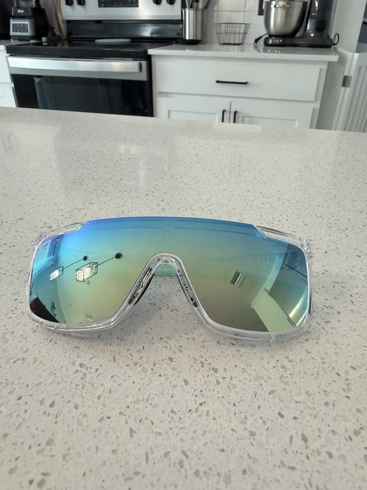 BLENDERS ALOHA WEST FULL SHIELD SUNGLASSES
Opens in a new window or tab