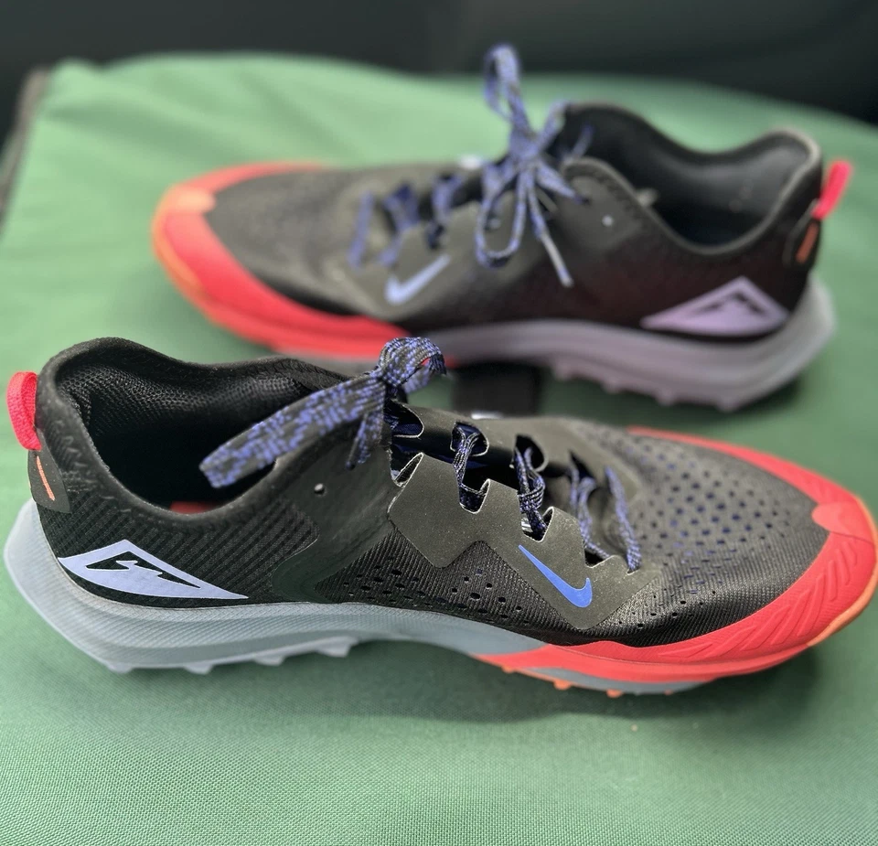 Nike Air Zoom Terra Kiger 8 Trail Women's Hiking Shoes Orange/Blue, Size 10 - Image 4 of 4