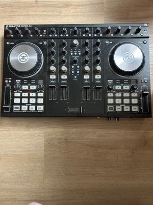 Native Instruments Traktor Kontrol S4 MK2 DJ Controller 4-Deck