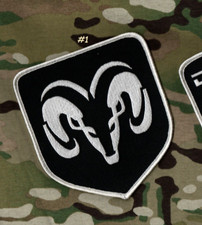 DODGE RAM HEMI 1500 2500 3500 TRUCK LOGO ferro da stiro 4,5"X5" (petto) nero RAM PATCH