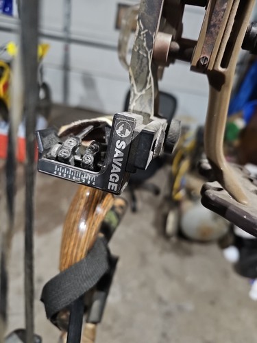 Buckmasters BTR Compound Bow 80lbs - Picture 6 of 9