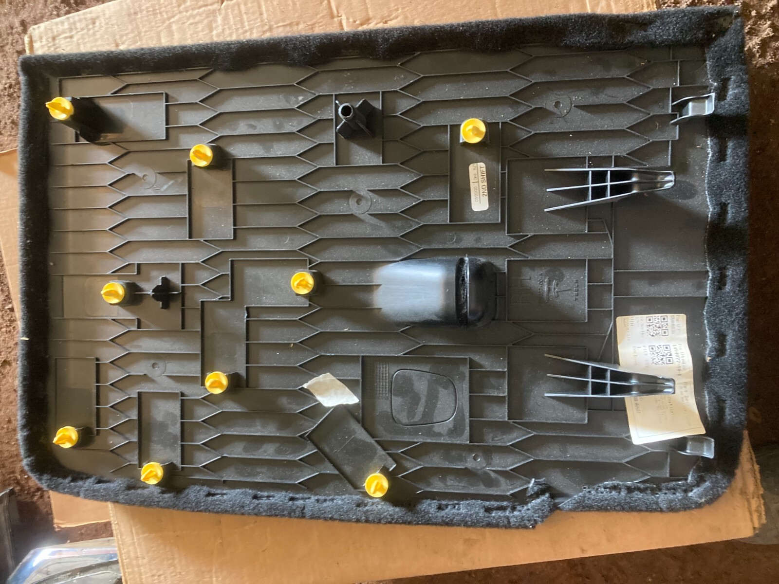 Tesla Model Y 2nd Row Right Seat Back Cover Backpanel 2020-2023 1494077-99-B-image