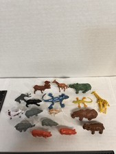MIXED LOT OF Vintage MINIATURE ANIMAL TOY FIGURES MULTIPLE COLORS