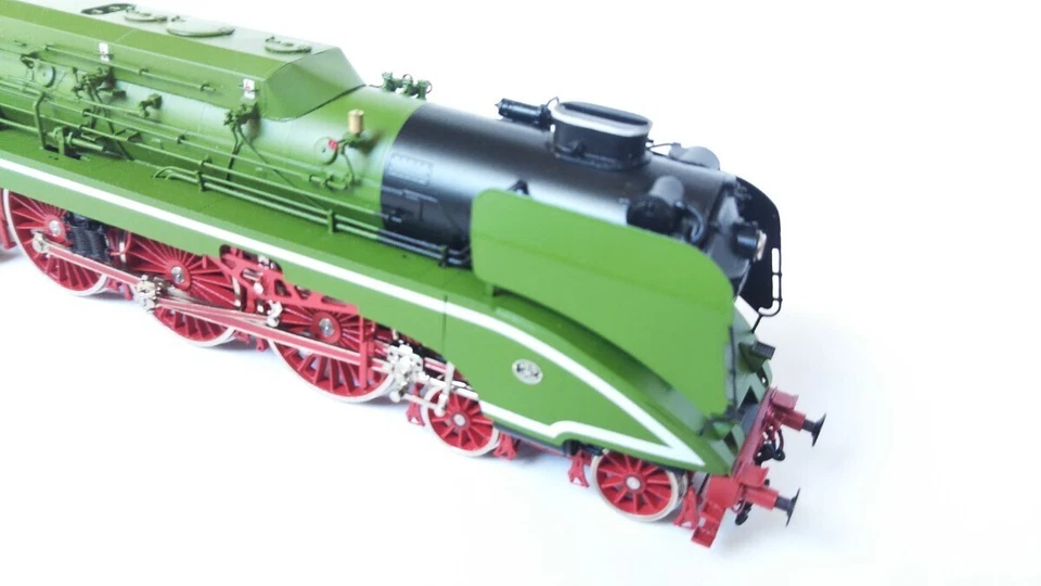 Locomotora de vapor aerodinámica Fulgrex DR BR 18 201 calibre HO Foto 3 de 4