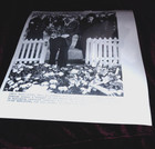 Press Photo Lady Bird & Lyndon Johnson place flowers at JFK Gravesite 1966 — photo 1