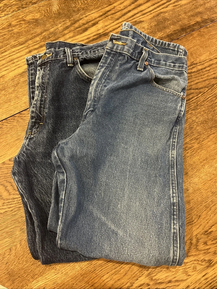 Lote 2 Jeans Wrangler Para Hombre 36x32 Lavado Oscuro Regular, 35x32 Lavado Claro Regular Foto 2 de 4