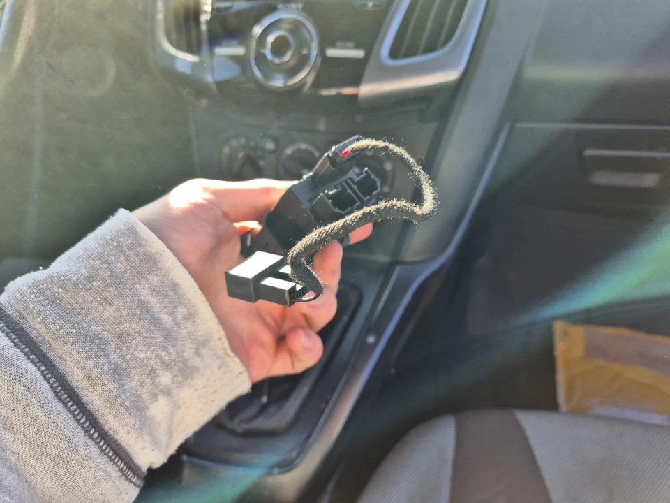 Tomada auxiliar instrumento Ford Focus 2017 soquete USB receptáculo HU5T-14F014-AB - Imagem 4 de 4