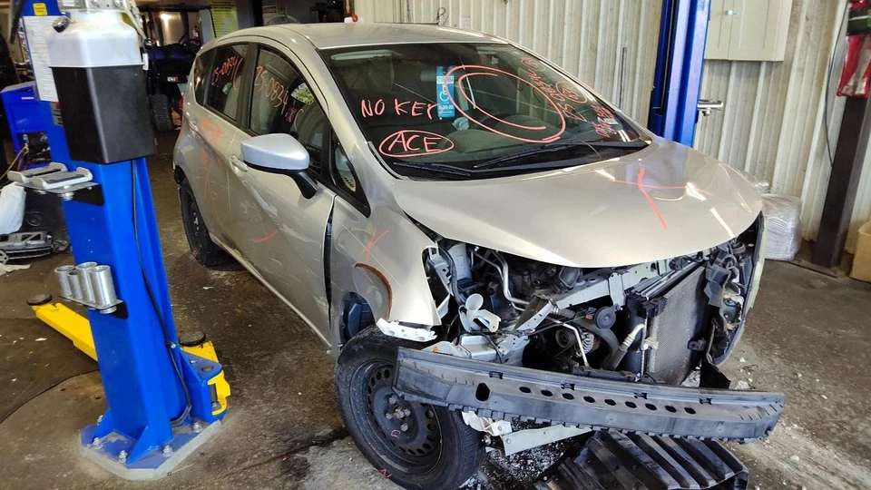 Cilindro maestro de embrague a través del 29/02/16 se adapta a 12-16 VERSA 1080817 Foto 2 de 4