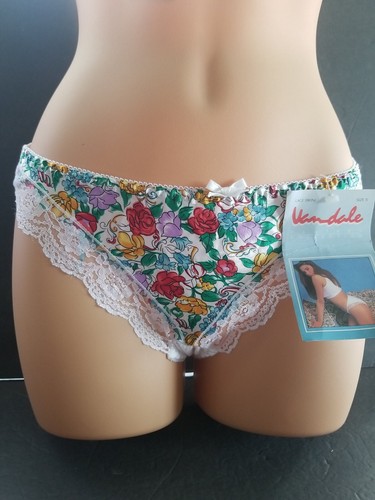 Vintage NOS Vandale Fantasy Collection cotton Blend Floral Underwear Sz 5 lace