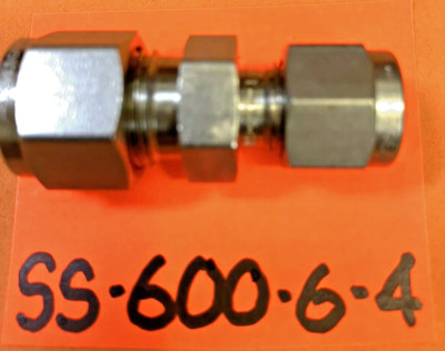 SS-600-6-4 SWAGELOK SST REDUCING UNION, TUBE 3/8'' TO 1/4'',   NEW   FREE SHIPPING