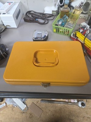 Vtg Wilson Wil-Hold Plastic Sewing Box Case Yellow Thread & Bobbin Holder Full