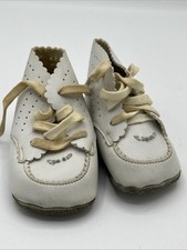 Vintage Baby or Doll white soft leather Shoes 1940's - 1950's Embroidered
