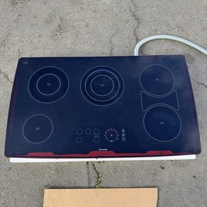 Thermador 36” Electric Cooktop CEP365ZB/01
