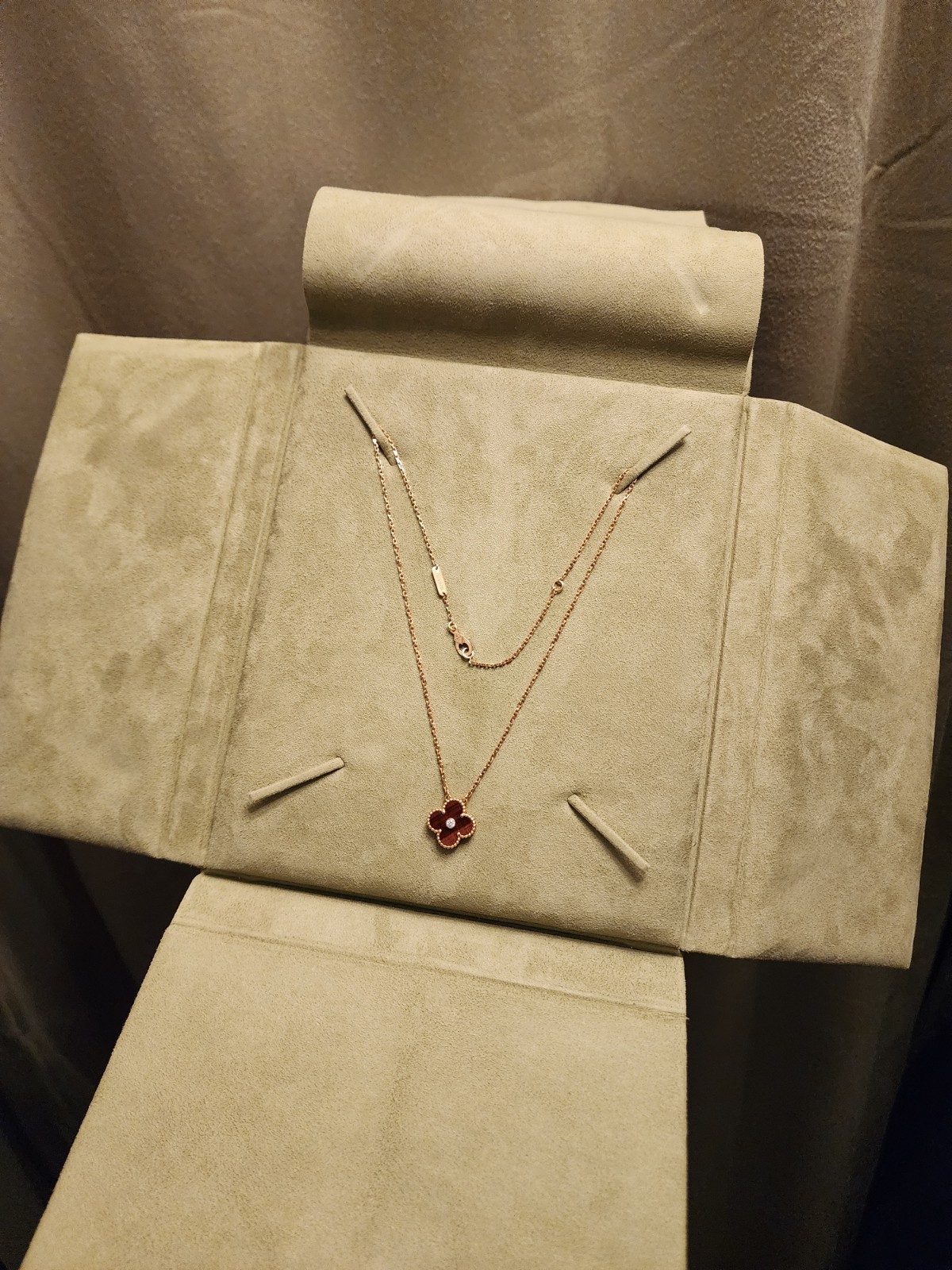 Gorgeous 18k Van Cleef & Arpels Special Holiday Edition Bullseye Clover Alhambra