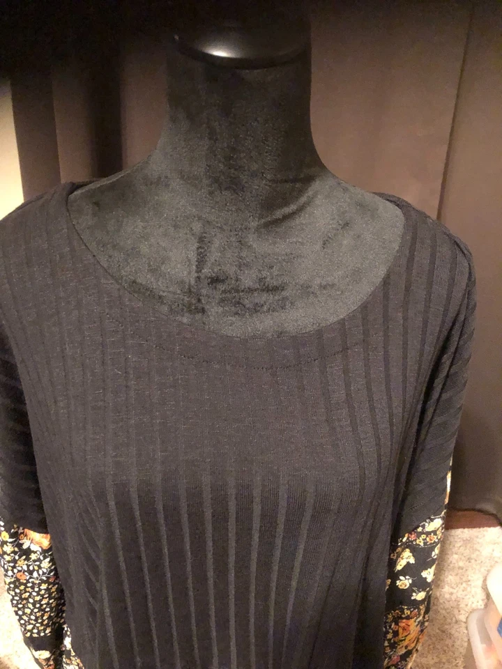 Top de punto superior acanalado de manga larga para mujer Maurices en negro/floral talla múltiple 3X Foto 2 de 4