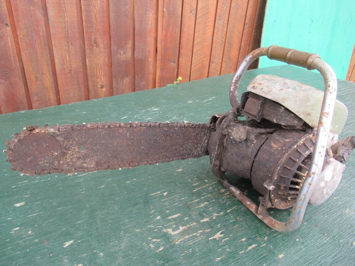 Vintage PIONEER 650 Chainsaw Chain Saw with 16 Vintage PIONEER 650 Chainsaw Chain Saw with 16