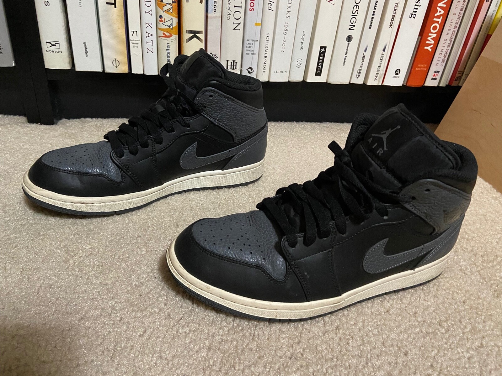 Jordan 1 Retro Mid Black Dark Grey 2017 554724-041 men