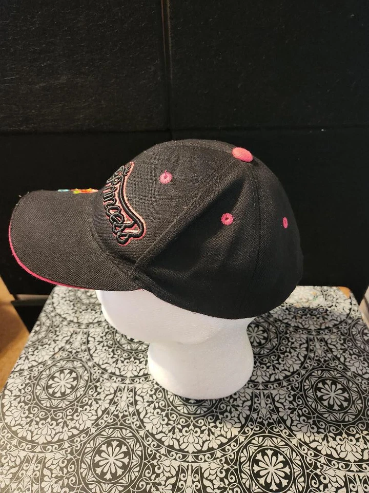 Gorra Princesa Negra y Rosa con Flores Bordadas Limpia Junior Correa Foto 2 de 4
