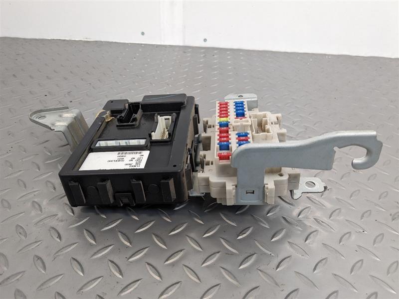 20032008 INFINITI FX35 BODY CONTROL MODULE BCM AND FUSE BOX 284B1CL000