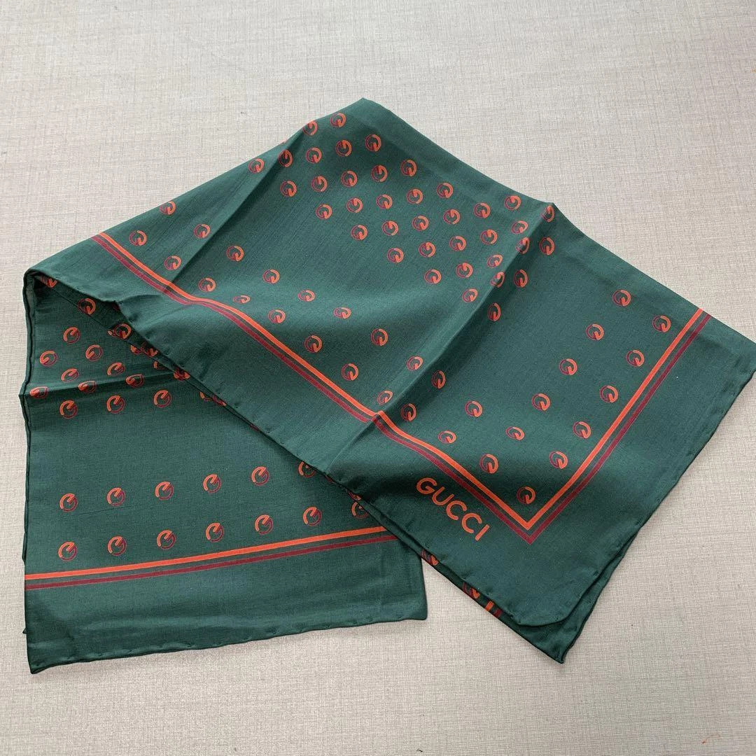 Foulard vintage GUCCI 1972 rouge, orange, vert en soie accessoire de mode pour femme