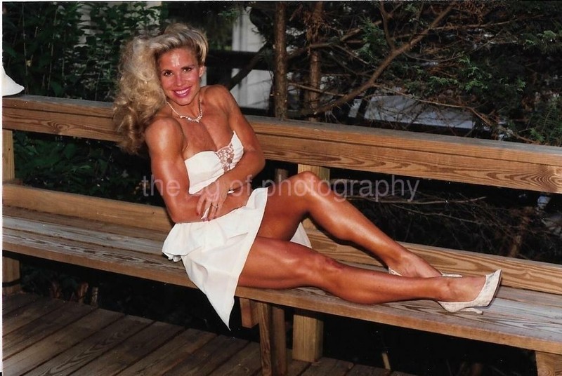 MUSCLE GIRL 80's 90's FOUND PHOTO Color VERY PRETTY WOMAN Original EN 18 4 X