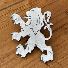 Peugeot Chrom Logo Löwe Emblem Schriftzug Metallguss verchromt ca.10x9cm T3210