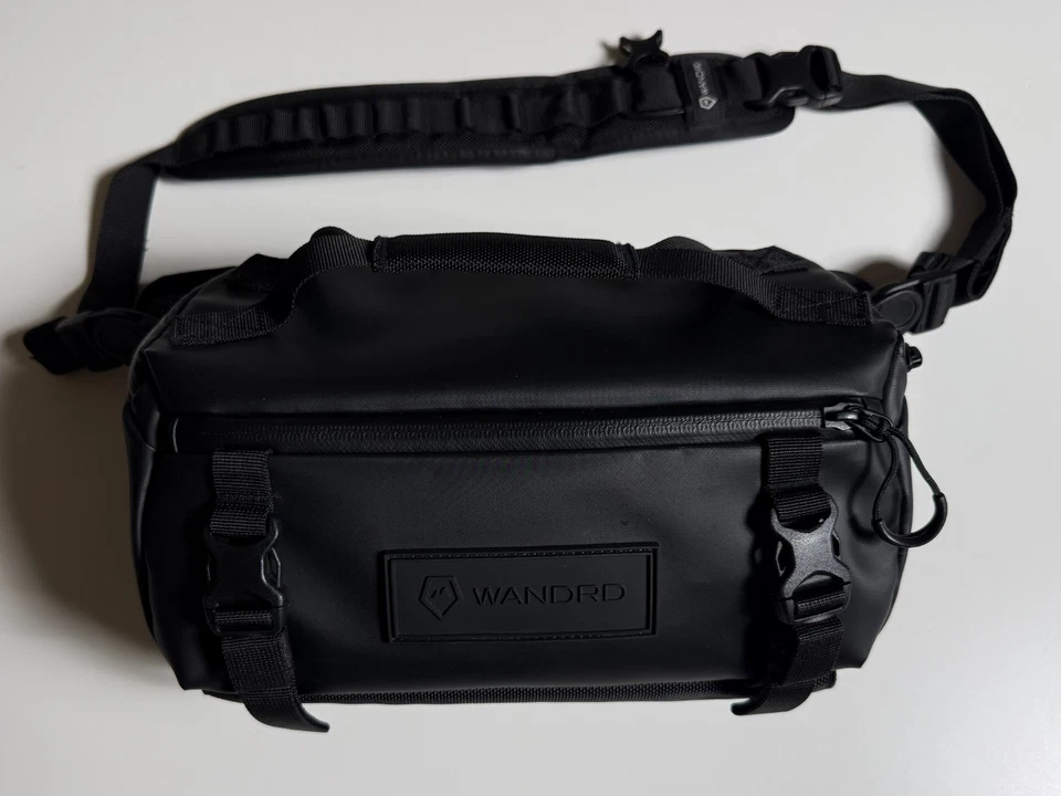 Wandrd ROGUE Sling 6L in Black V1 - Great Condition!!! - Image 2 of 4