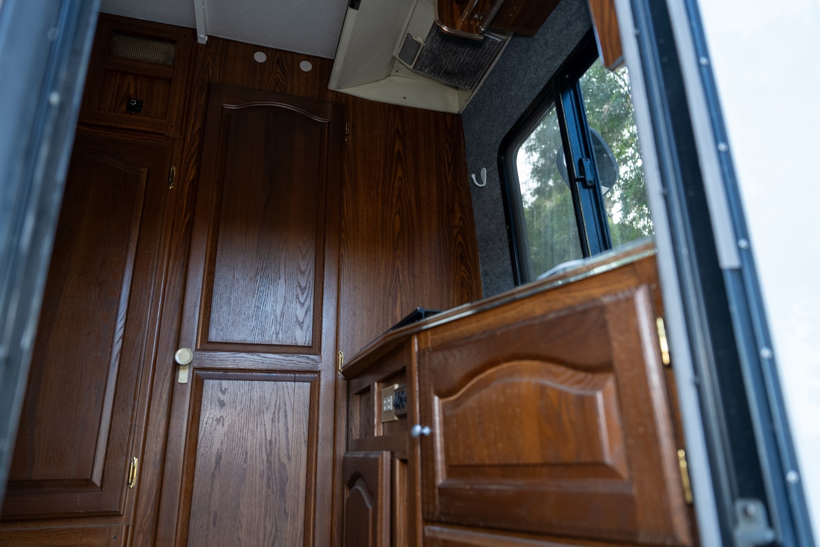 Isuzu ELF 4WD Diesel RV