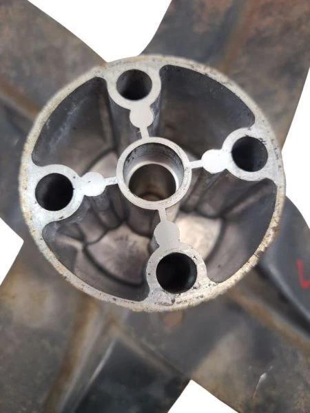 Hoja de ventilador de 4 aspas de 17-1/2" de diámetro para camioneta Dodge 150 78-92 598959 Foto 2 de 4