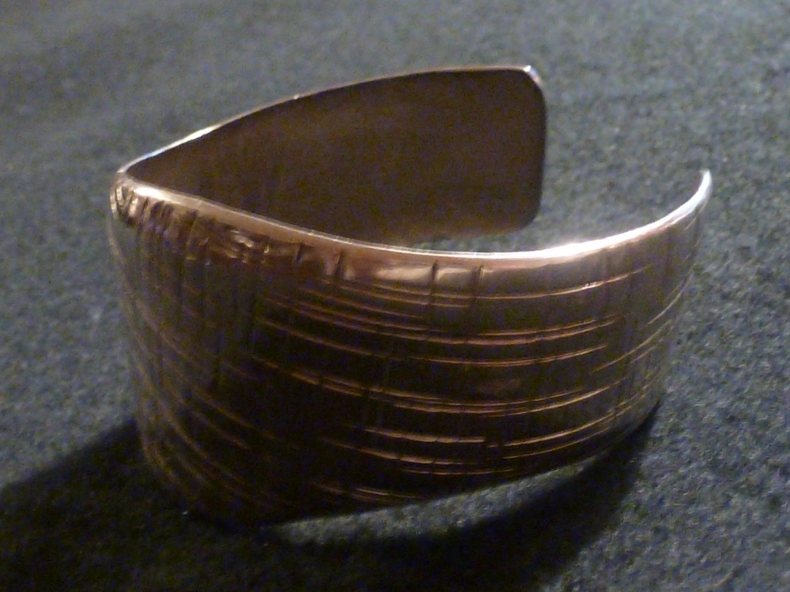 SHINY SOLID STERLING SILVER ARTISAN ETCHED CUFF B… - image 4