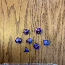 Dungeon And Dragons RPG 7 Piece Dice Set Pearl Purple Preowned