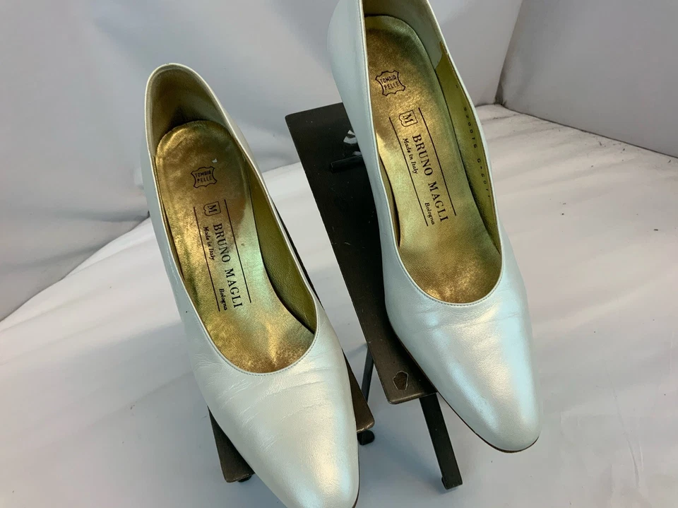 Zapatos de tacón Bruno Magli talla 8 AA cuero blanco sin cordones Italia como nuevos YGI E1S-33 Foto 4 de 4