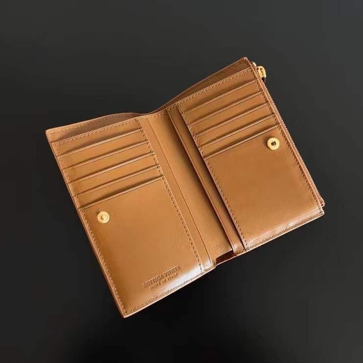 折りたたみ財布 BOTTEGA VENETA Intrecciato Fold Coin Pocket Half Wallet Bottega Veneta® Men's Intrecciato Piccolo Bi-Fold Wallet