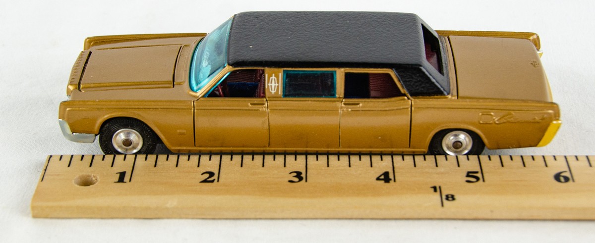 Corgi Toys 1:43 Scale Lincoln Continental Executive Diecast