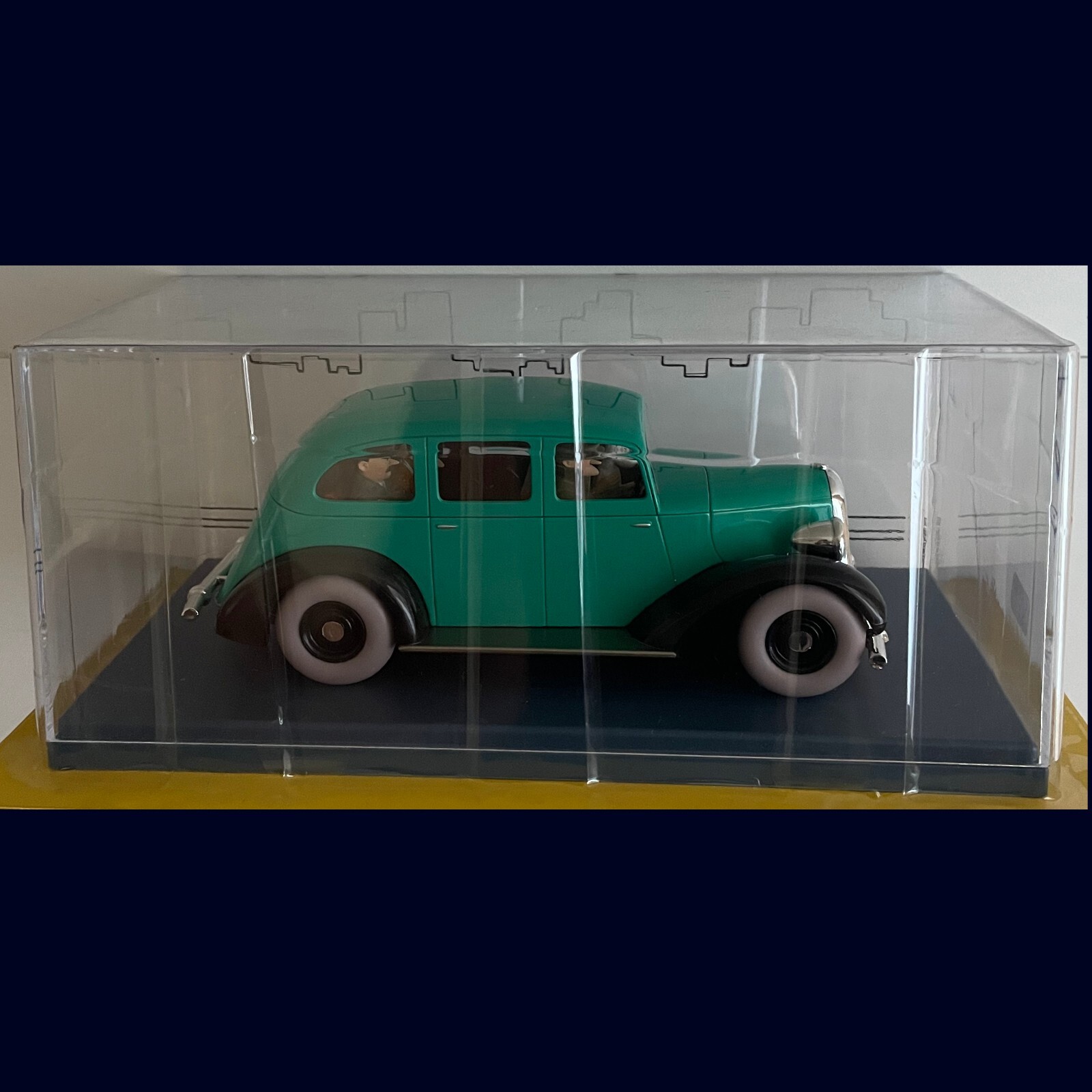 Voiture des gangsters Tintin 1/24ème idée cadeau bédéphile chic