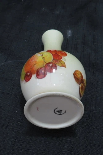 Royal Worcester Palissy Fruit Bud Vase - Picture 7 of 14