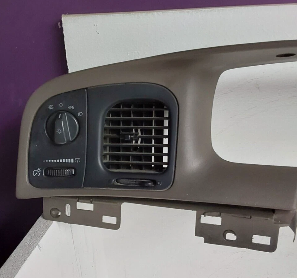 Mercury Grand Marquis 2003 velocímetro radio bisel (P4370) Foto 3 de 4