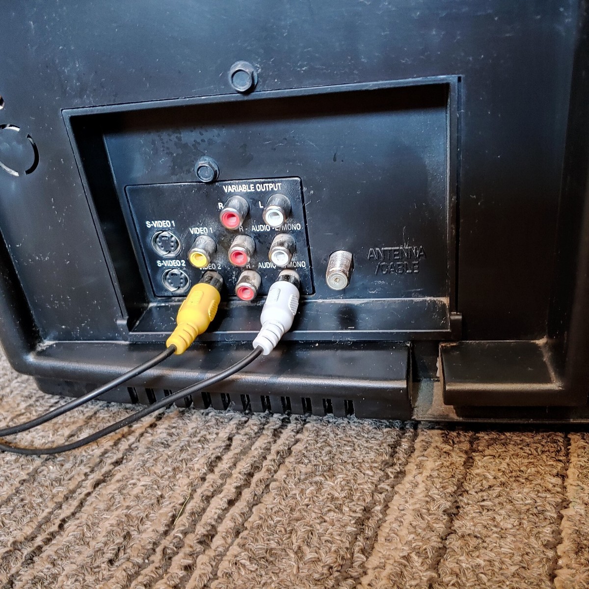 Zenith 27 Inch CRT TV Retro Gaming Coaxial RCA Input A27B33W