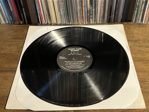 O.N.I.T. (Oh nein, sie sind es!) - We're Out Of Control (12") (Sehr gut Plus (VG+)) - Bild 2 von 2