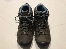 KEEN Woman Hiking Boots. Waterproof. Size 10