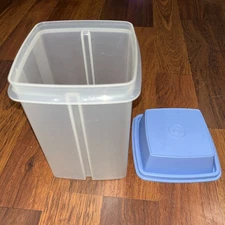 Vintage Tupperware 1560-2- Made In USA. Base And Lid Only. No Lifter.