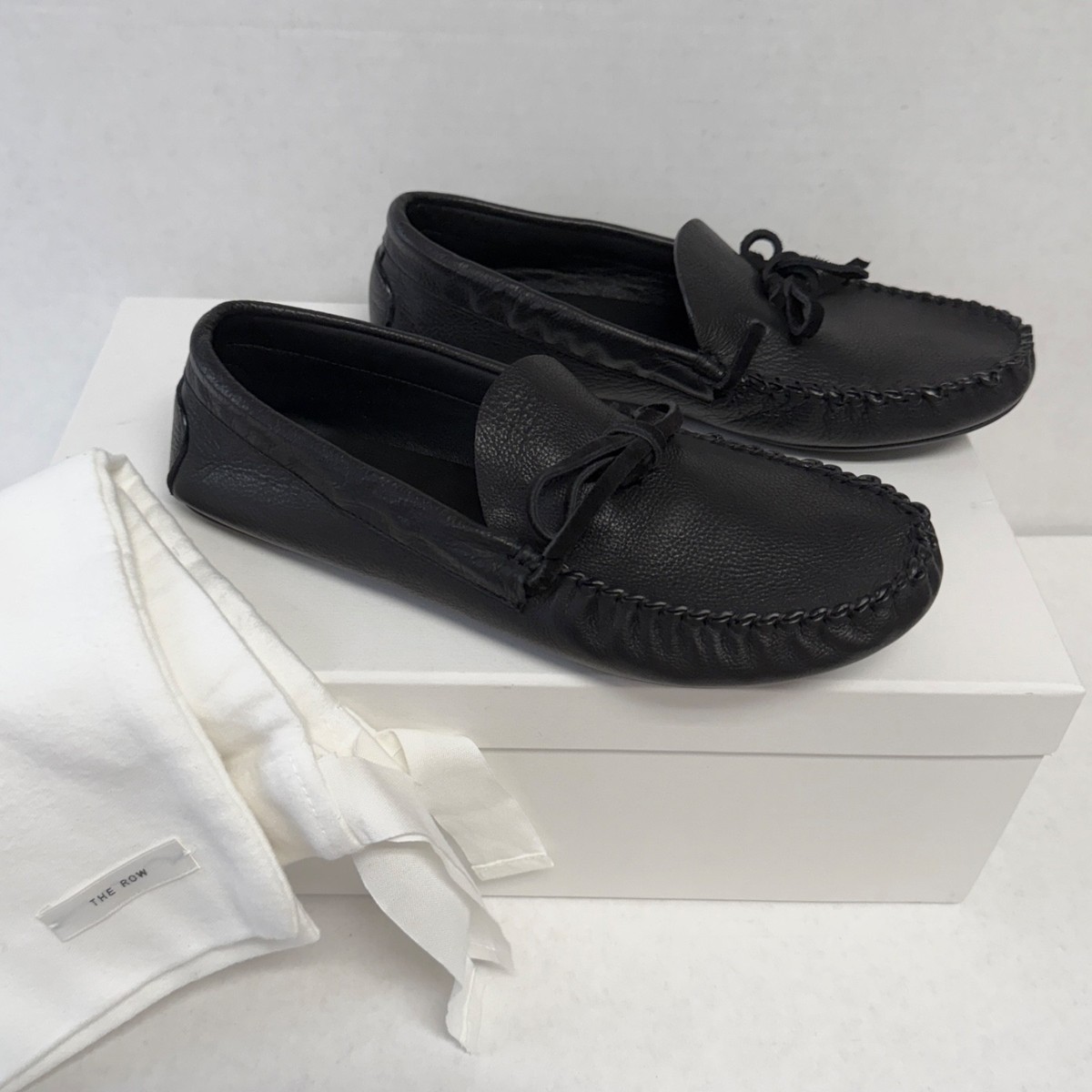 週末セール❣️THE ROW フラット Lucca leather モカシン Lucca calf hair moccasins in black - The Row | Mytheresa