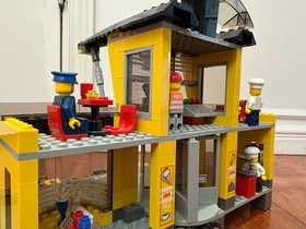 LEGO (4513) World City: Grand Central Station - Fully Assembled