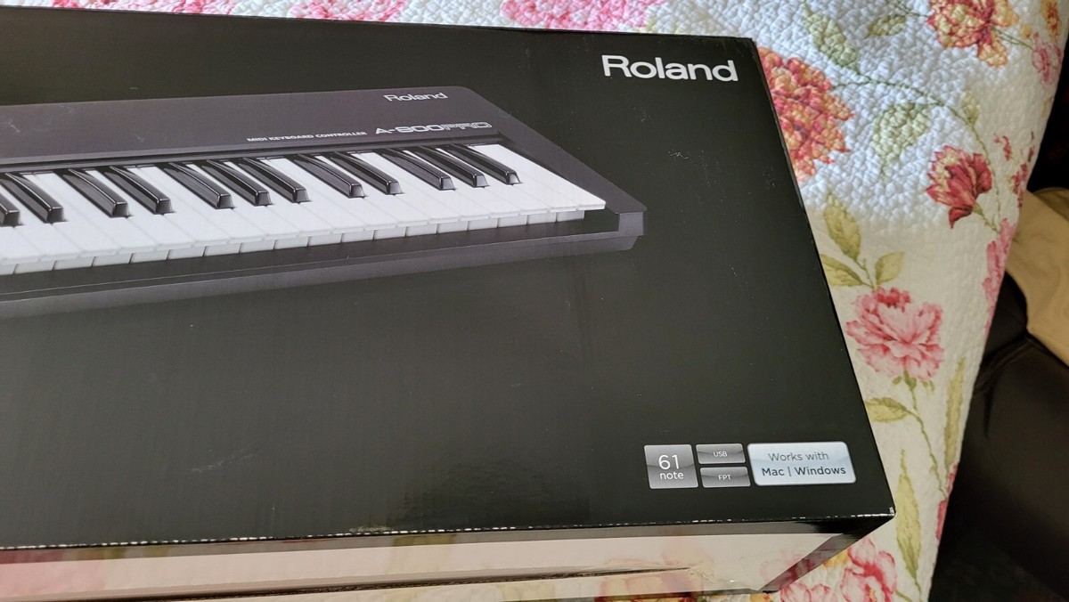 Roland A-800PRO USB/MIDI Keyboard Controller (61-Key) / w